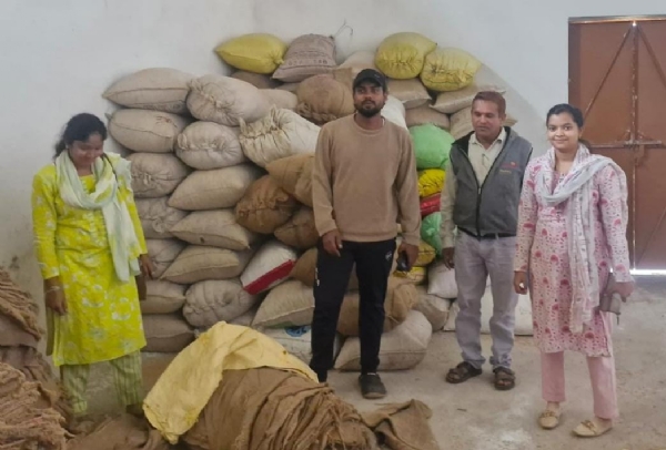 बड़ी मात्रा में अवैध धान जब्त बड़ी मात्रा में अवैध धान जब्त