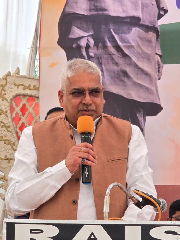 सभा को संबोधित करते प्रभारी मंत्री मयंकेश्वर शरण सिंह