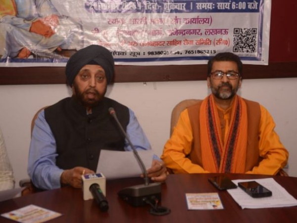 प्रेसवार्ता करते प्रशान्त भाटिया प्रेसवार्ता करते प्रशान्त भाटिया