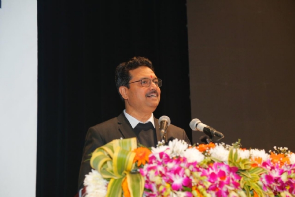 डीयू कुलपति प्रो. योगेश सिंह सामूहिक गायन सभा में। डीयू कुलपति प्रो. योगेश सिंह सामूहिक गायन सभा में।