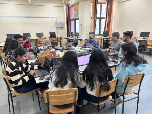 छात्रों के लिए टिंकरिंग और प्रोडक्ट डेवलपमेंट पर तीन दिवसीय वर्कशॉप छात्रों के लिए टिंकरिंग और प्रोडक्ट डेवलपमेंट पर तीन दिवसीय वर्कशॉप