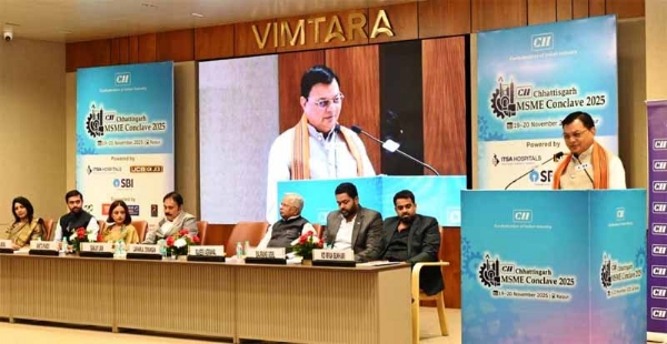 वाणिज्य एवं उद्योग मंत्री देवांगन  सीआईआई  कॉनक्लेव कार्यक्रम काे संबाेधित करते