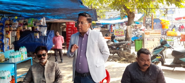 खाद्य सुरक्षा अधिकारी संबोधित करते हुए खाद्य सुरक्षा अधिकारी संबोधित करते हुए