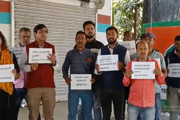 विरोध प्रदर्शन करते विश्व हिंदू परिषद के कार्यकर्ता