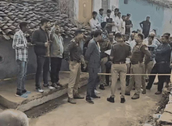 भतीजे ने कुल्हाड़ी से काटकर चाची की हत्या, गांव में दहशत भतीजे ने कुल्हाड़ी से काटकर चाची की हत्या, गांव में दहशत