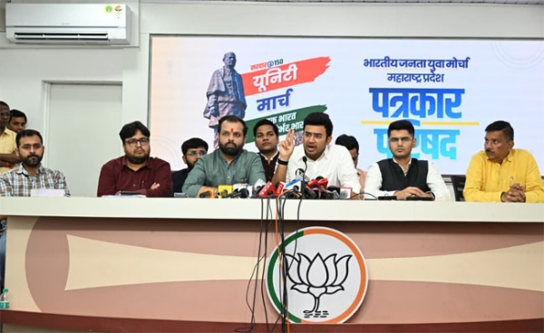 फोटो: मुंबई में पत्रकार वार्ता को संबोधित करते हुए सांसद तेजस्वी सूर्या फोटो: मुंबई में पत्रकार वार्ता को संबोधित करते हुए सांसद तेजस्वी सूर्या