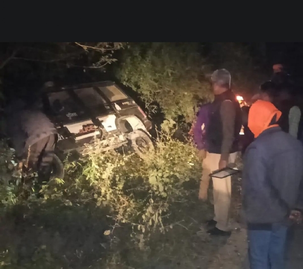 दुर्घटना ग्रस्त डायल 112 वाहन दुर्घटना ग्रस्त डायल 112 वाहन