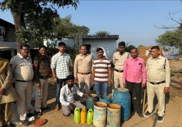 पुलिस गिरफ्त में पकड़े गए आरोपित। पुलिस गिरफ्त में पकड़े गए आरोपित।