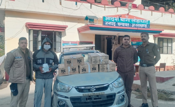 पुलिस द्वारा गिरफ्तार शराब तस्कर पुलिस द्वारा गिरफ्तार शराब तस्कर