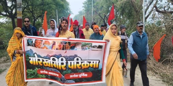 मार्गशीर्ष अमावस्या पर भक्तों ने की गोरखगिरि परिक्रमा,औषधीय पौधों को बचाने की मांग