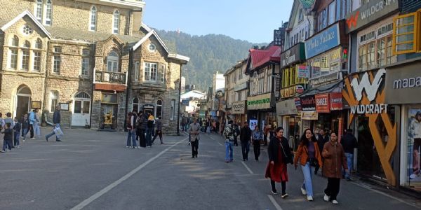 हिमाचल में ठंड बढ़ी, शिमला सहित कई शहरों का लुढ़का पारा