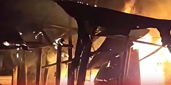 चंद्रकोणा रोड के मछली बाजार में लगी भयावह आग