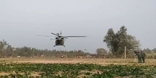 मीरगंज में चाैथे दिन खेत से उड़ा वायुसेना का ध्रुव हेलिकॉप्टर, तकनीकी जांच के बाद मिली अनुमति