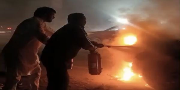 इज्जतनगर में चलती कार बनी आग का गोला, दवा लेने आ रहा परिवार बाल-बाल बचा