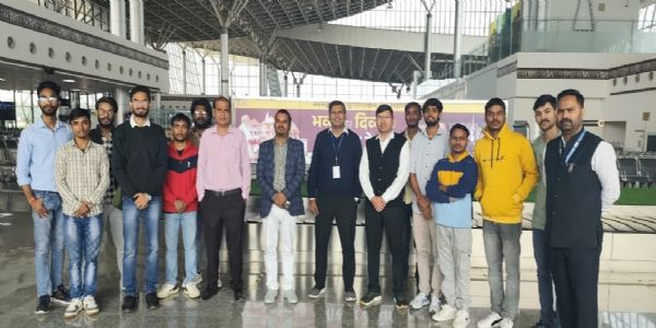 राजकीय इंजीनियरिंग कॉलेज के विद्यार्थियों का खजुराहो हवाई अड्डे पर औद्योगिक भ्रमण