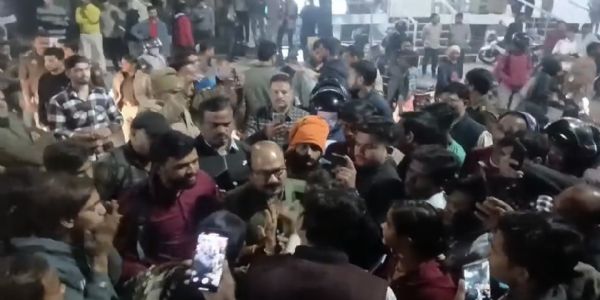 मिनी बाईपास पर दो समुदायों में तनाव, हाईवे जाम, भारी पुलिस बल तैनात