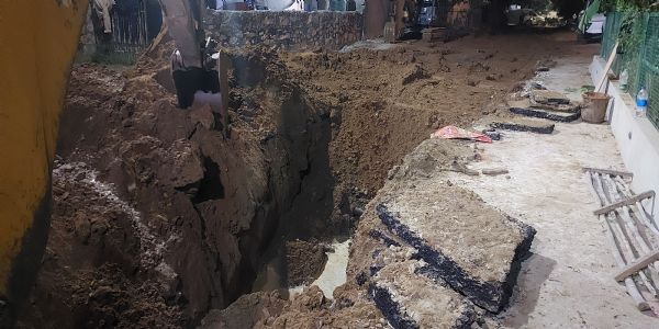 सीवर लाइन में काम करते वक्त दो मजदूर दबे