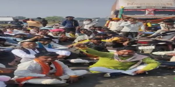 राजगढ़ः बिजली संकट को लेकर किसानों ने किया हाइवे जाम, आश्वासन के बाद हटे