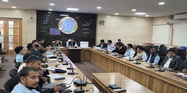 अवैध खनन एवं परिवहन पर पूरी तरह से लगे रोक : डीसी