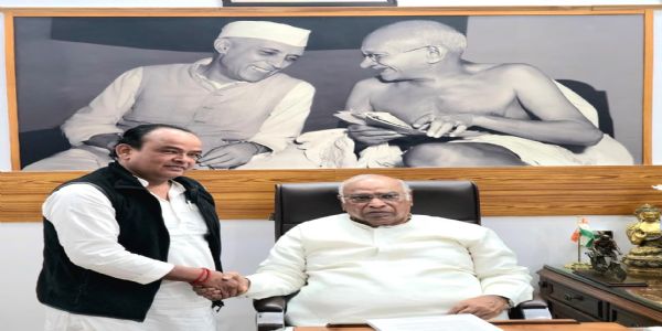 खडगे से मिले इरफान, बिहार चुनाव के परिणाम पर की चर्चा