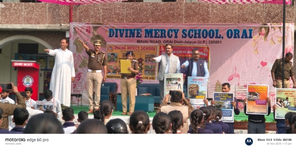 शपथ दिलाती सीओ