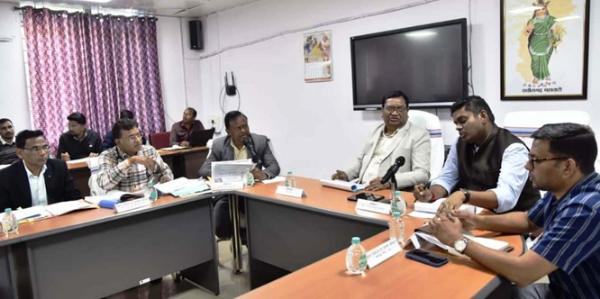 कमिश्नर की अध्यक्षता में हुई मेडिकल कॉलेज के स्वशासी  समिति की बैठक