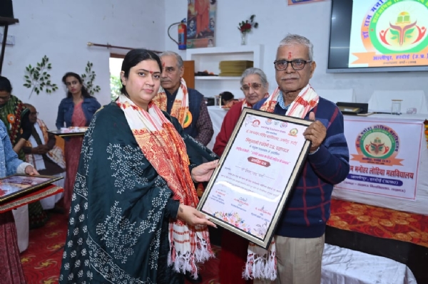 हिन्दी के संवर्धन के लिए भारत की लोकभाषाओं को सहेजने पर बल:डॉ. विद्याबिन्दु सिंह हिन्दी के संवर्धन के लिए भारत की लोकभाषाओं को सहेजने पर बल:डॉ. विद्याबिन्दु सिंह