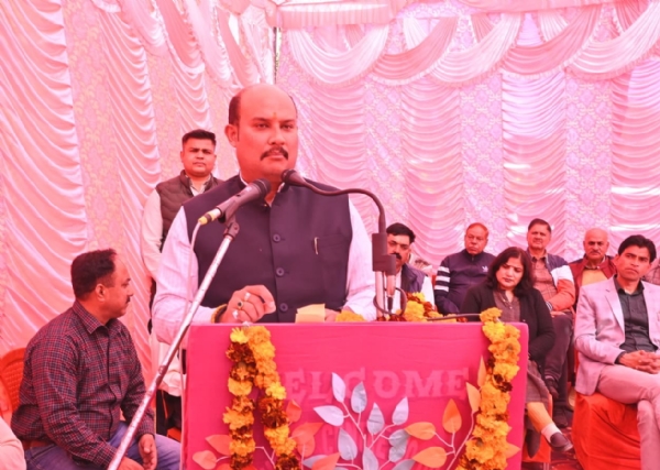 जल शक्ति कार्यालय भवन का शिलान्यास करते हुए खेल मंत्री।