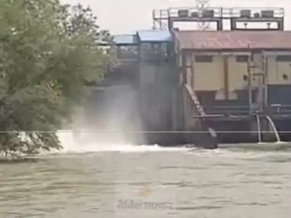 कोरबा सीएसईबी प्लांट में स्टॉप डैम का तटबंध टूटा, पानी घुसने से विद्युत उत्पादन ठप कोरबा सीएसईबी प्लांट में स्टॉप डैम का तटबंध टूटा, पानी घुसने से विद्युत उत्पादन ठप