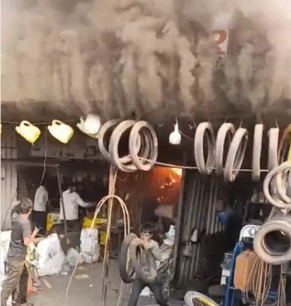 सूरत में आग सूरत में आग