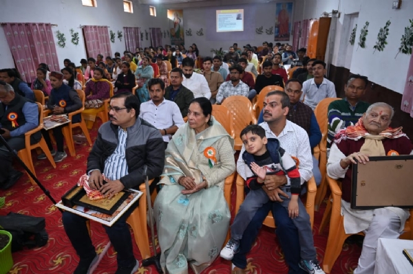 हिन्दी के संवर्धन के लिए भारत की लोकभाषाओं को सहेजने पर बल:डॉ. विद्याबिन्दु सिंह हिन्दी के संवर्धन के लिए भारत की लोकभाषाओं को सहेजने पर बल:डॉ. विद्याबिन्दु सिंह