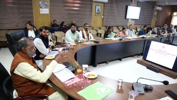 मंत्री नारायण सिंह कुशवाह ने की विभागीय योजनाओं की समीक्षा मंत्री नारायण सिंह कुशवाह ने की विभागीय योजनाओं की समीक्षा