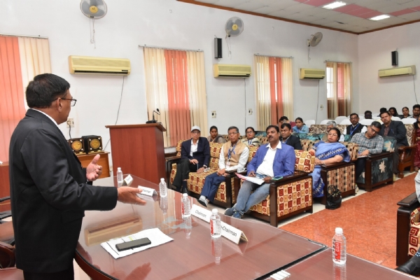 आईवीआरआई, इज्जतनगर में आयोजित 13वें राष्ट्रीय मीट विज्ञान सम्मेलन के दौरान वैज्ञानिक अपने शोध प्रस्तुत करते हुए। आईवीआरआई, इज्जतनगर में आयोजित 13वें राष्ट्रीय मीट विज्ञान सम्मेलन के दौरान वैज्ञानिक अपने शोध प्रस्तुत करते हुए।