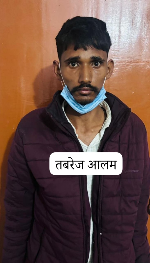 गिरफ्तार पच्चास हजार के इनामी बदमाश का छाया चित्र गिरफ्तार पच्चास हजार के इनामी बदमाश का छाया चित्र