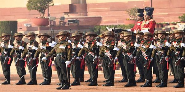 राष्ट्रपति भवन के प्रांगण में  ‘चेंज ऑफ गार्ड’ समारोह (फाइल फोटो)