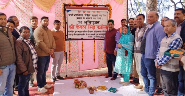 भूमिपूजन करते हुए उपमुख्य सचेतक। भूमिपूजन करते हुए उपमुख्य सचेतक।