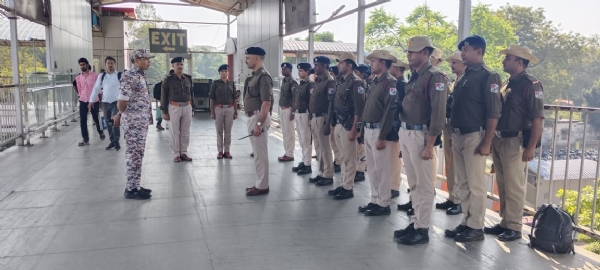 खड़गपुर रेलवे स्टेशन पर सुरक्षा जांच खड़गपुर रेलवे स्टेशन पर सुरक्षा जांच