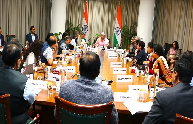 12वीं बजट-पूर्व बैठक की अध्यक्षता करते हुए वित्त मंत्री निर्मला सीतारमण 12वीं बजट-पूर्व बैठक की अध्यक्षता करते हुए वित्त मंत्री निर्मला सीतारमण
