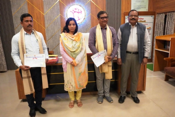 Seoni: BLOs who completed 100% special intensive revision work were honored.