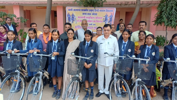 कोरबा : स्वामी आत्मानंद कन्या विद्यालय में 177 छात्राओं को मिली साइकिल, मंत्री लखन लाल देवांगन व महापौर संजू देवी राजपूत रहे उपस्थित