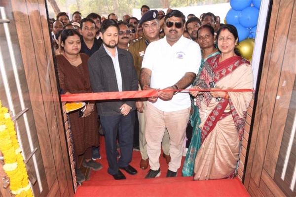 अत्याधुनिक इंडोर बैडमिंटन कोर्ट का लोकार्पण