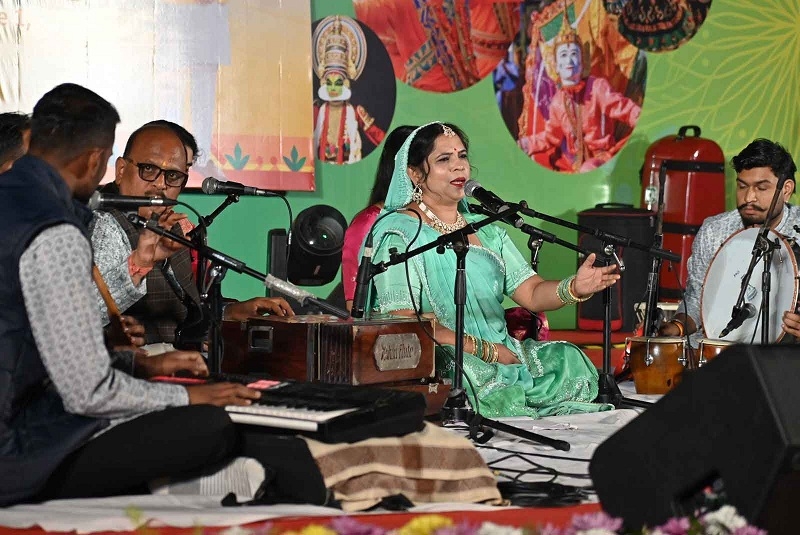 प्रदेश के लोक नृत्यों की रही धूम प्रदेश के लोक नृत्यों की रही धूम