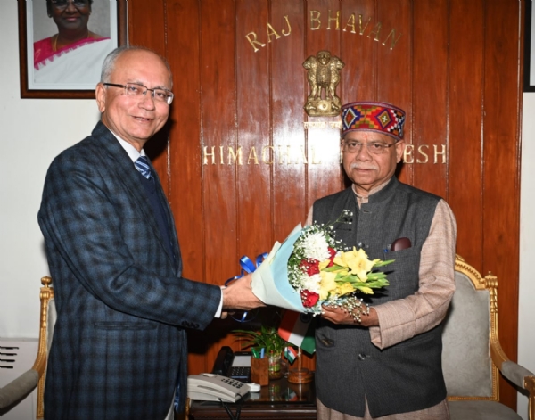 चुनाव आयुक्त की राज्यपाल से भेंट