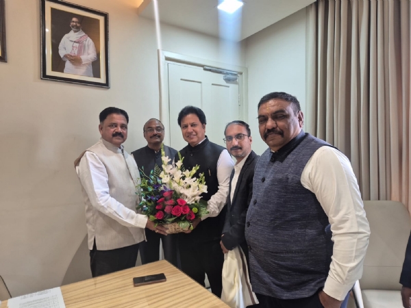 मंत्री मुलाकात करते चेंबर के पदाधिकारी