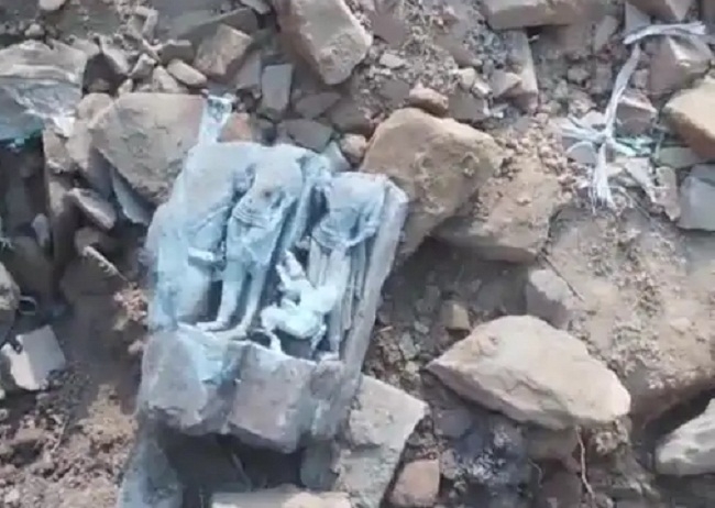 मस्जिद की जमीन पर खुदाई के दौरान निकली मूर्ति