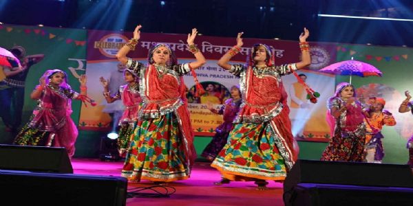 प्रदेश के लोक नृत्यों की रही धूम प्रदेश के लोक नृत्यों की रही धूम