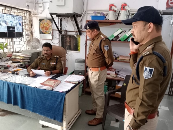 उज्जैन में थाना प्रभारी सहित 13 पुलिसकर्मियों का कटेगा एक दिन का वेतन