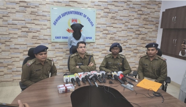 गिरफ्तार आरोपी की जानकारी देते सीटी एसपी कुमार शिवा आशीष