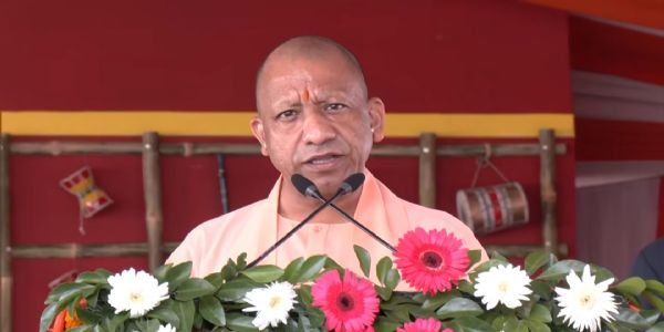 आधी आबादी बढ़ेगी तो समाज बढ़ेगा : मुख्यमंत्री योगी