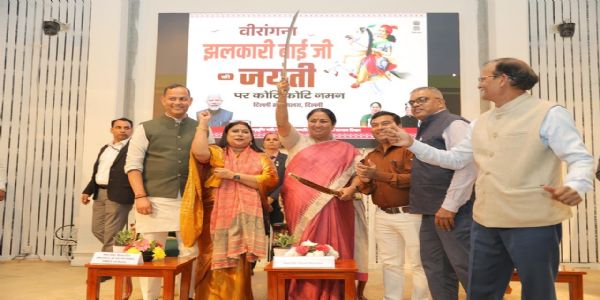 मुख्यमंत्री ने झलकारी बाई को किया नमन, बोलीं- वीरांगनाओं की वजह से स्वतंत्र हवा में सांस ले रहें